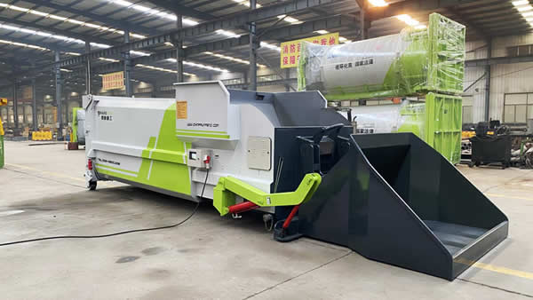 ورشة تصنيع معدات نقل النفايات