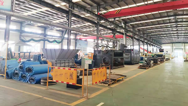 ورشة تصنيع معدات نقل النفايات