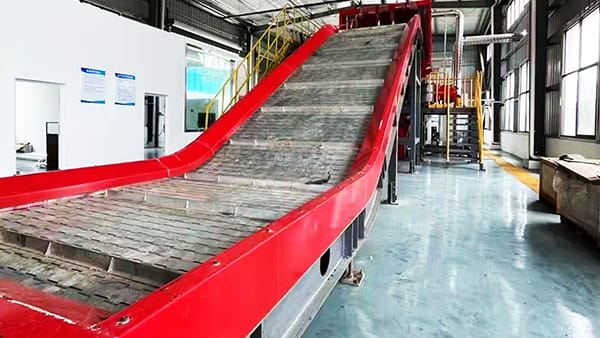 ناقل بالألواح المعدنية