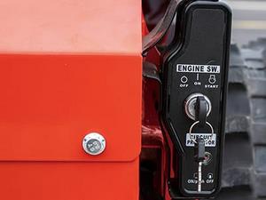 آلة جز العشب المجنزرة